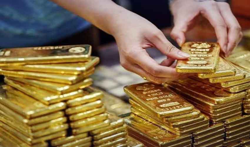 Gold price in Pakistan drops; silver hits record high